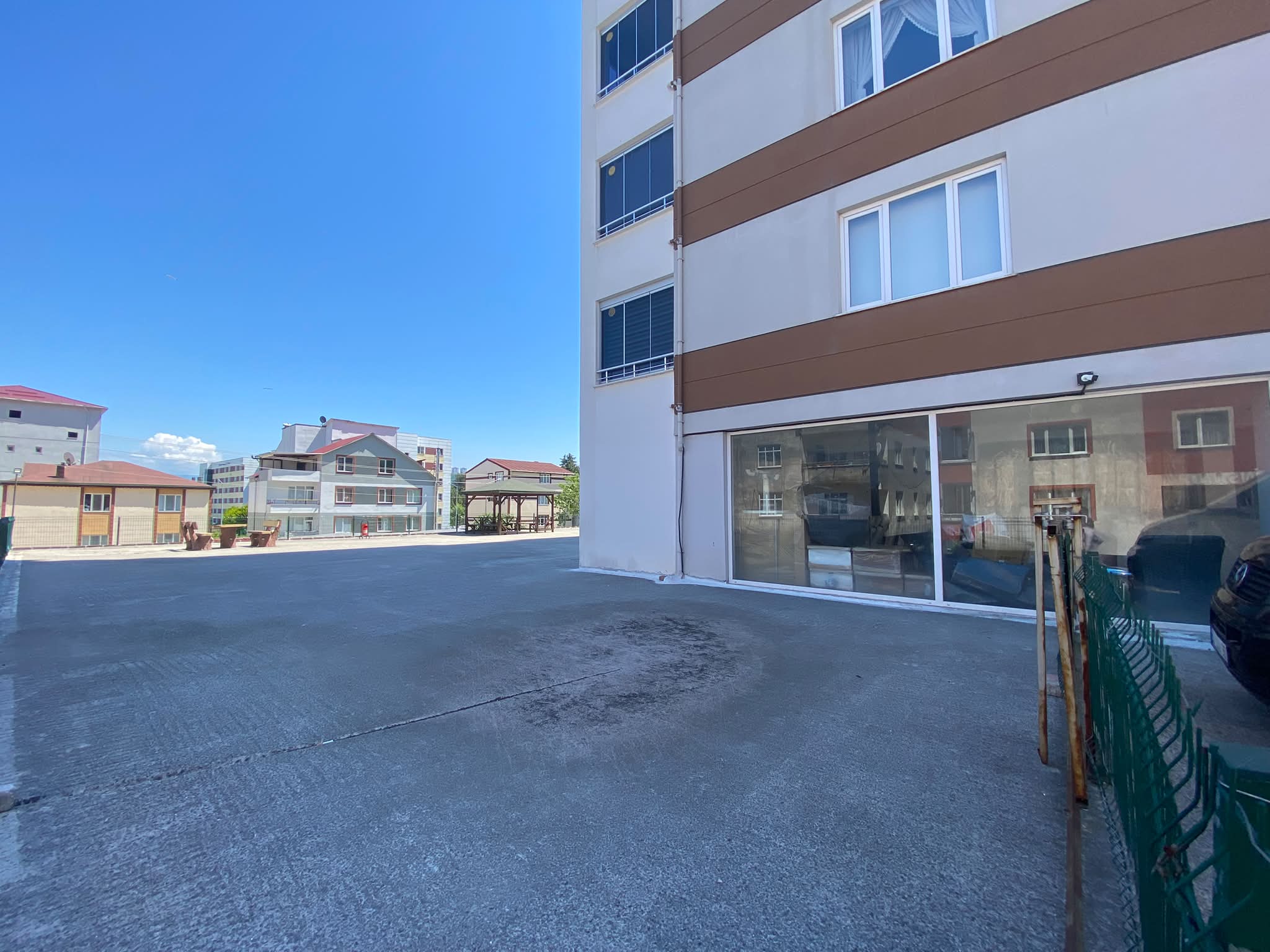 FATSA EVKAF MH. YENİ BİNADA HAZIR KİRACILI 300M2 SATILIK DÜKKAN